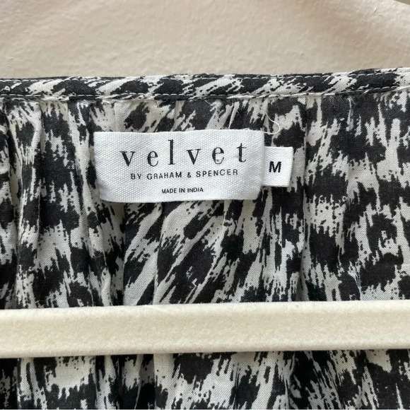 Velvet by Graham & Spencer Black & White Patterned Long Sleeve Wrap Top Size M - Picture 5 of 5
